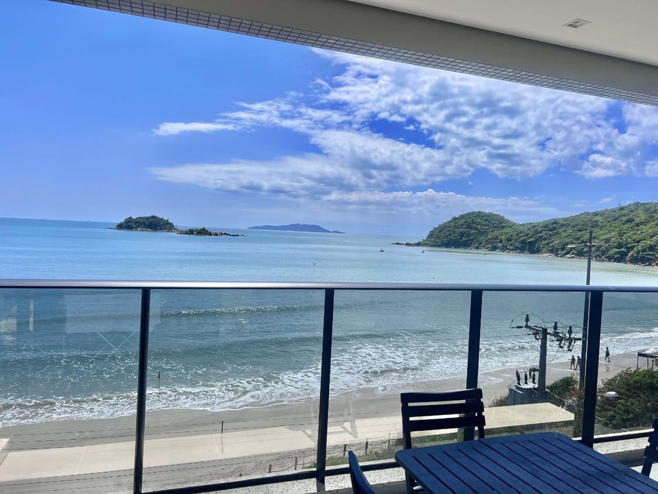 Frente Mar! Alto padrão na Praia de Palmas! OO02I Apartment in Florianopolis