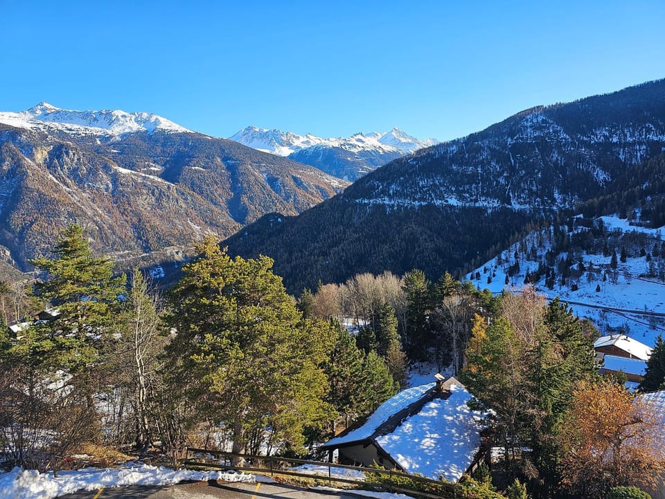 Nearby landmark, Day, Natural landscape, Winter, Mountain view