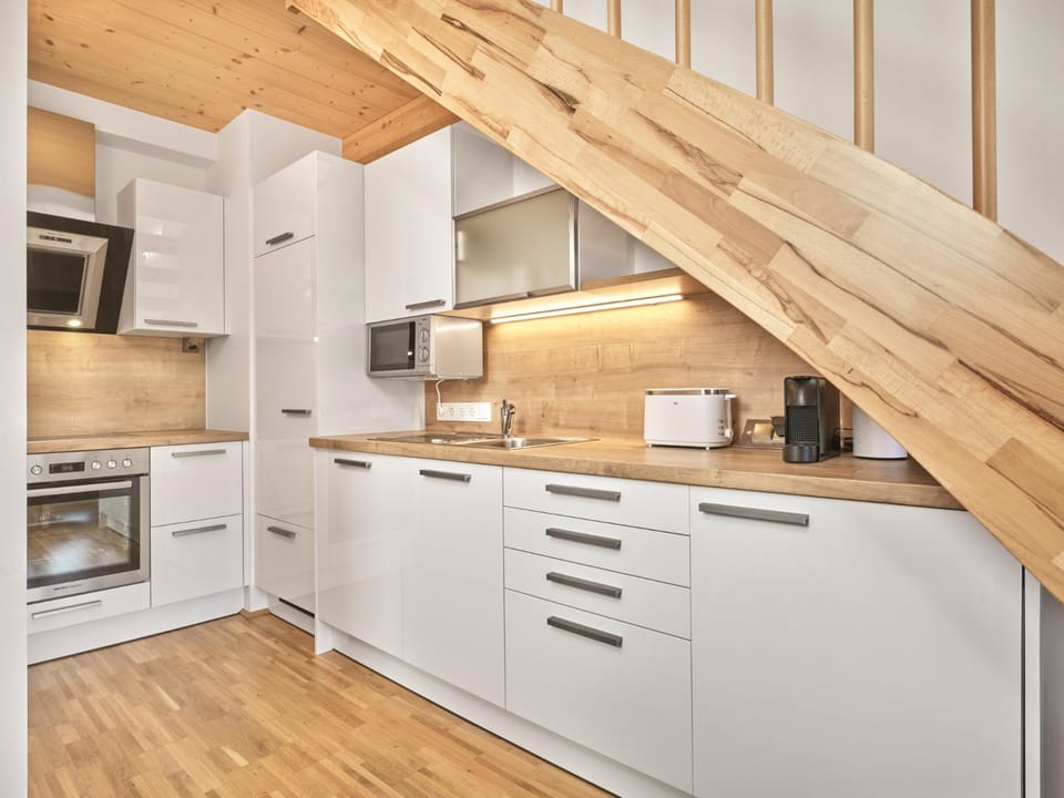 Coffee/tea facilities, Kitchen or kitchenette, stove, toaster