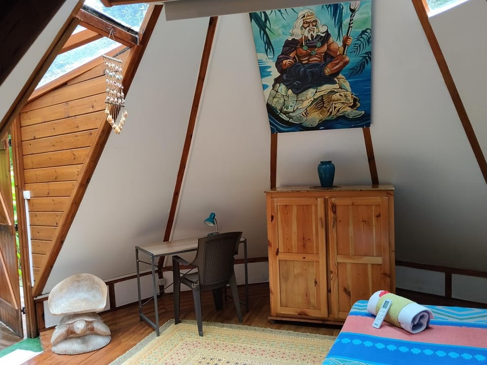 Gite du Manial Tipi bois Danse du Soleil Chalet in Leeward Islands