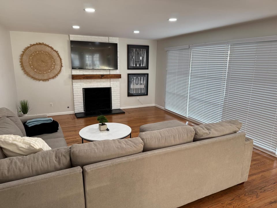 TV and multimedia, Living room, Seating area