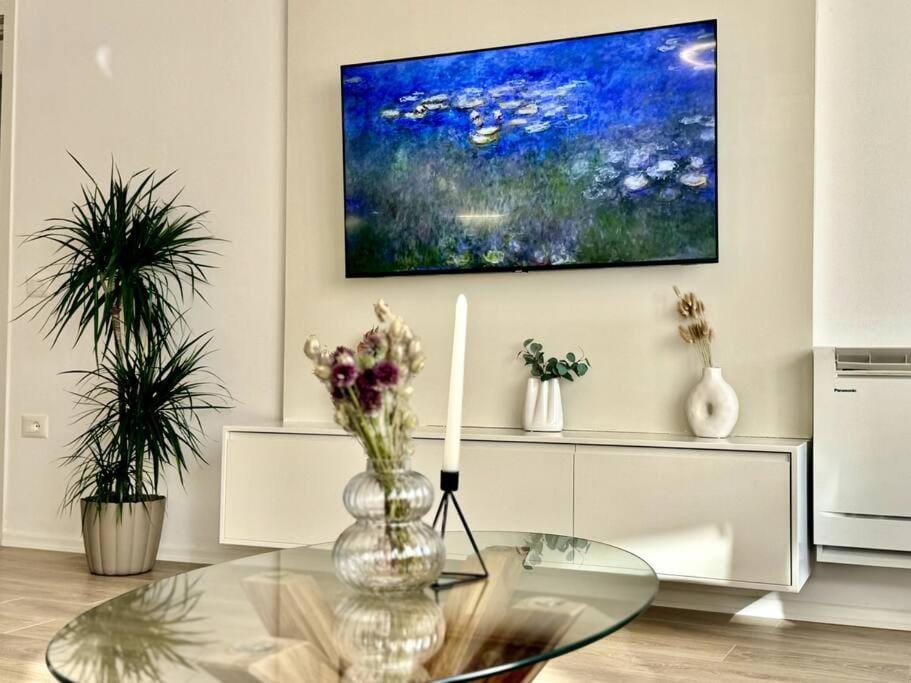 New, Modern & Central Apt in New Bazaar Apartment in Tirana