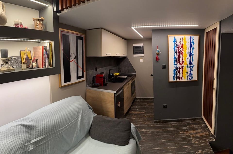 Kitchen or kitchenette, Seating area