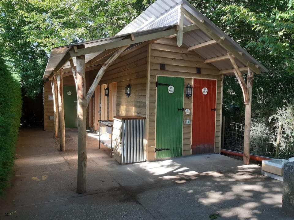Retro Caravan Campground/ 
RV Resort in Rother District