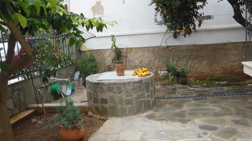 Property building, Day, Garden, Garden view
