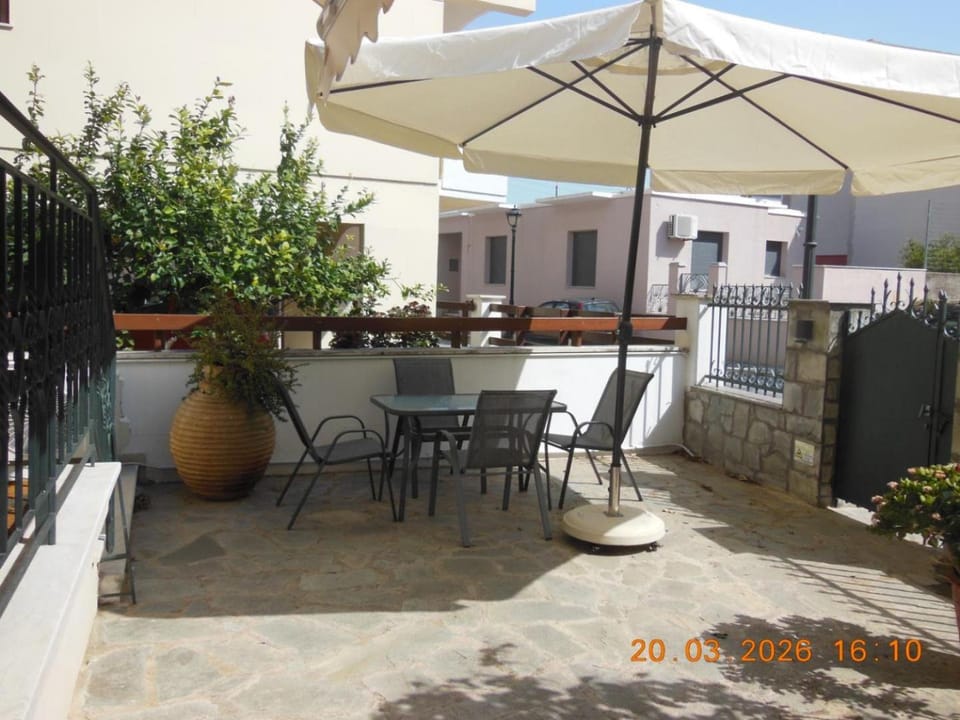 Property building, Garden, Garden, Inner courtyard view