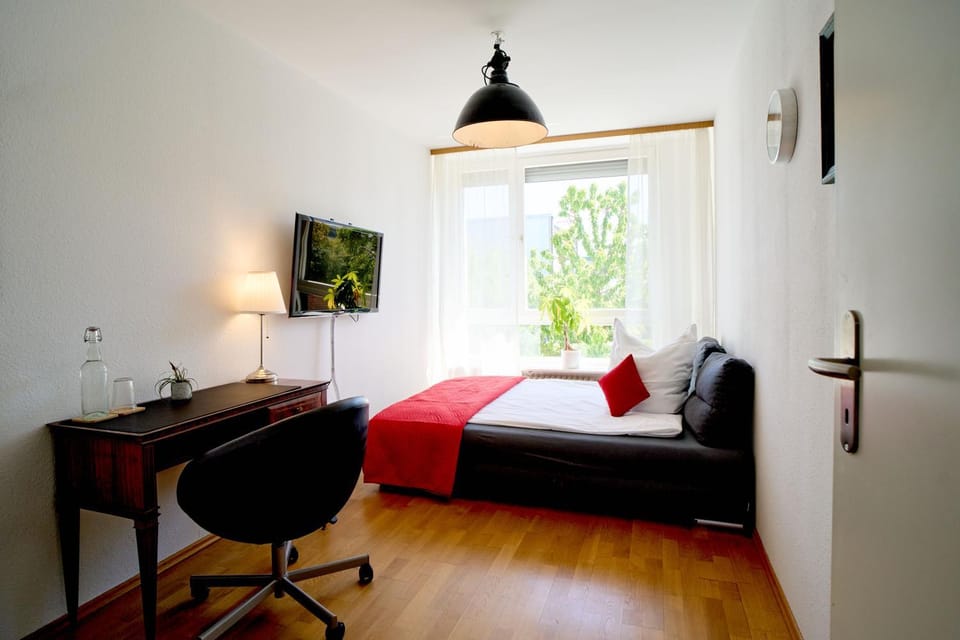TV and multimedia, Photo of the whole room, Bedroom