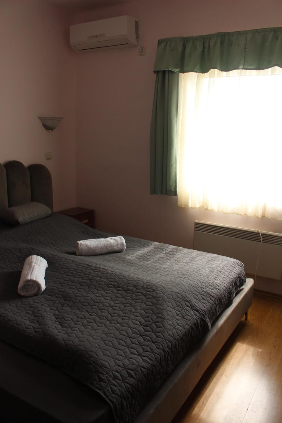 Bed, Photo of the whole room, Bedroom, towels, air conditioner