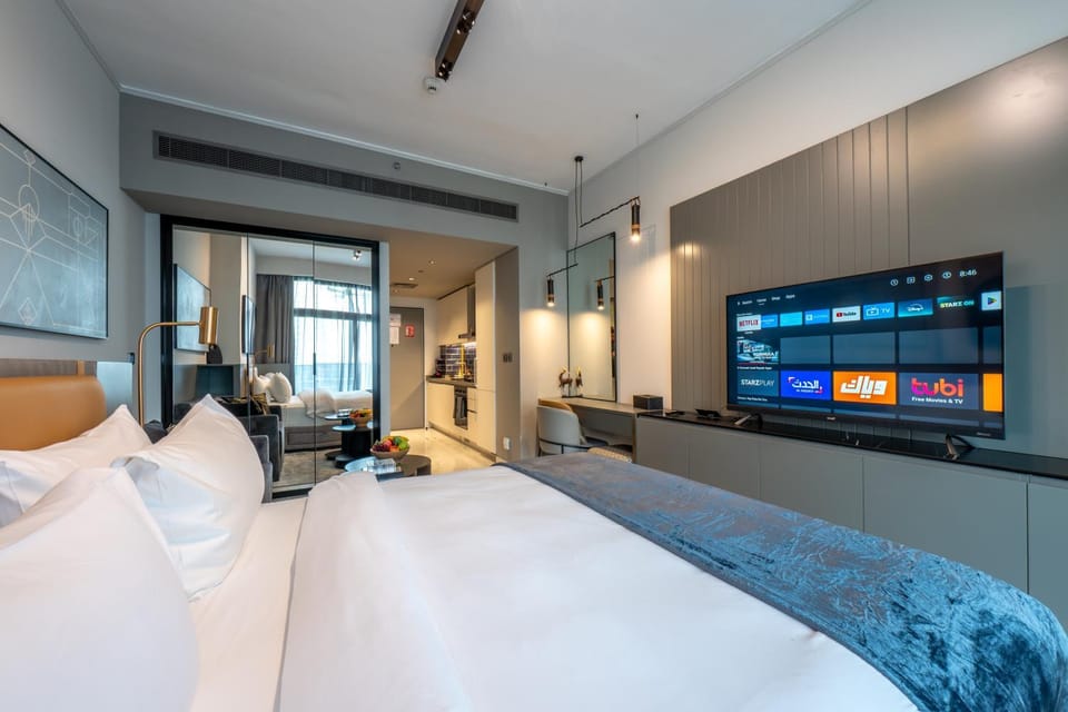 Bed, TV and multimedia, Photo of the whole room, Evening entertainment, Bedroom