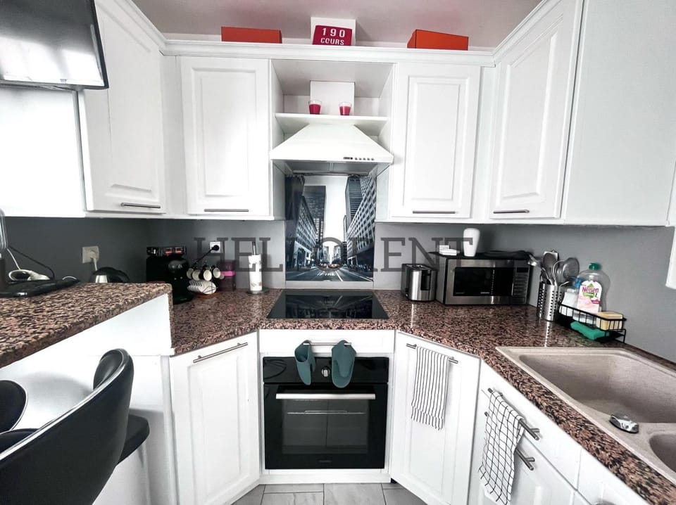 Coffee/tea facilities, oven, stove, toaster