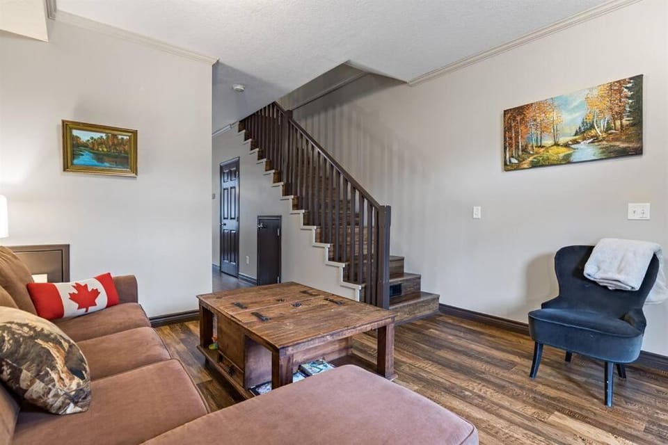 Relaxing Mountain Getaway at Mystic Springs House in Canmore