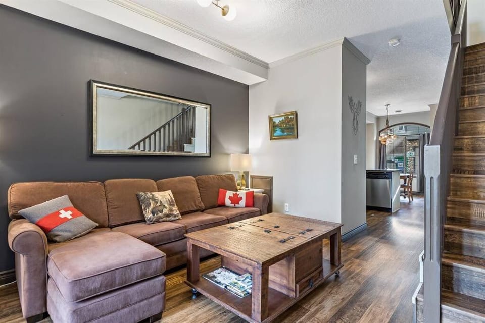 Relaxing Mountain Getaway at Mystic Springs House in Canmore