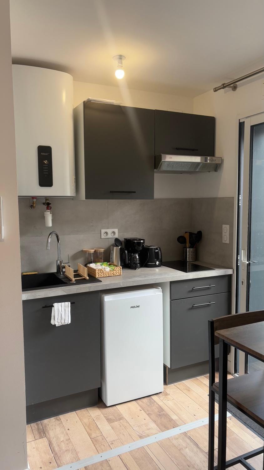 Kitchen or kitchenette, Dining area, toaster