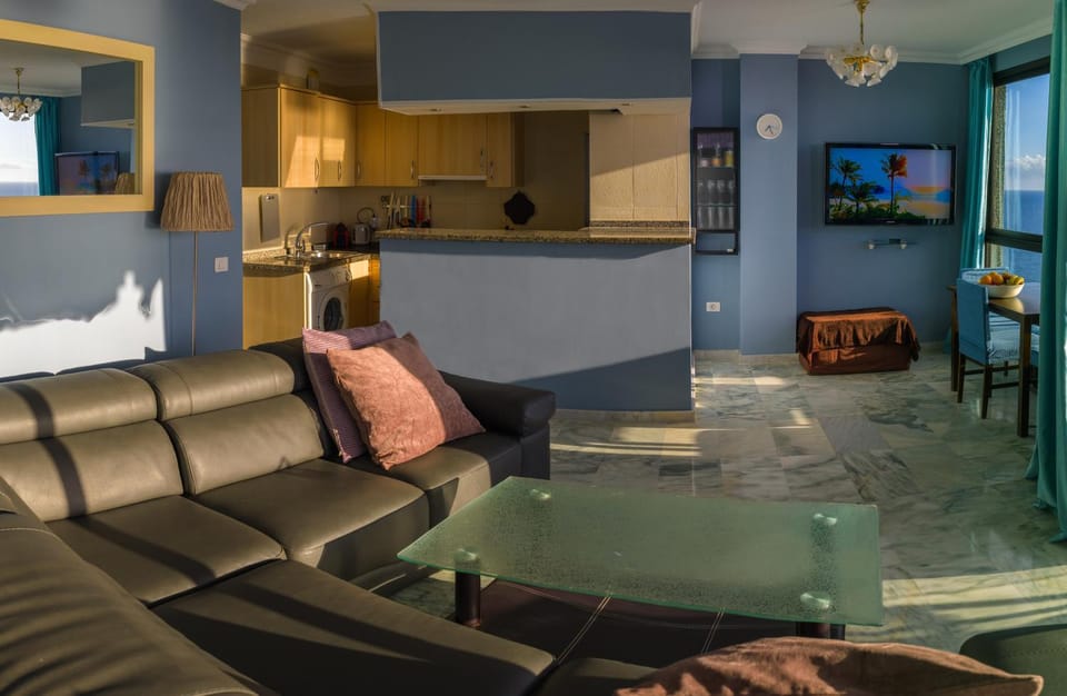 Communal lounge/ TV room, TV and multimedia, Kitchen or kitchenette, Living room, Seating area, Dining area, minibar