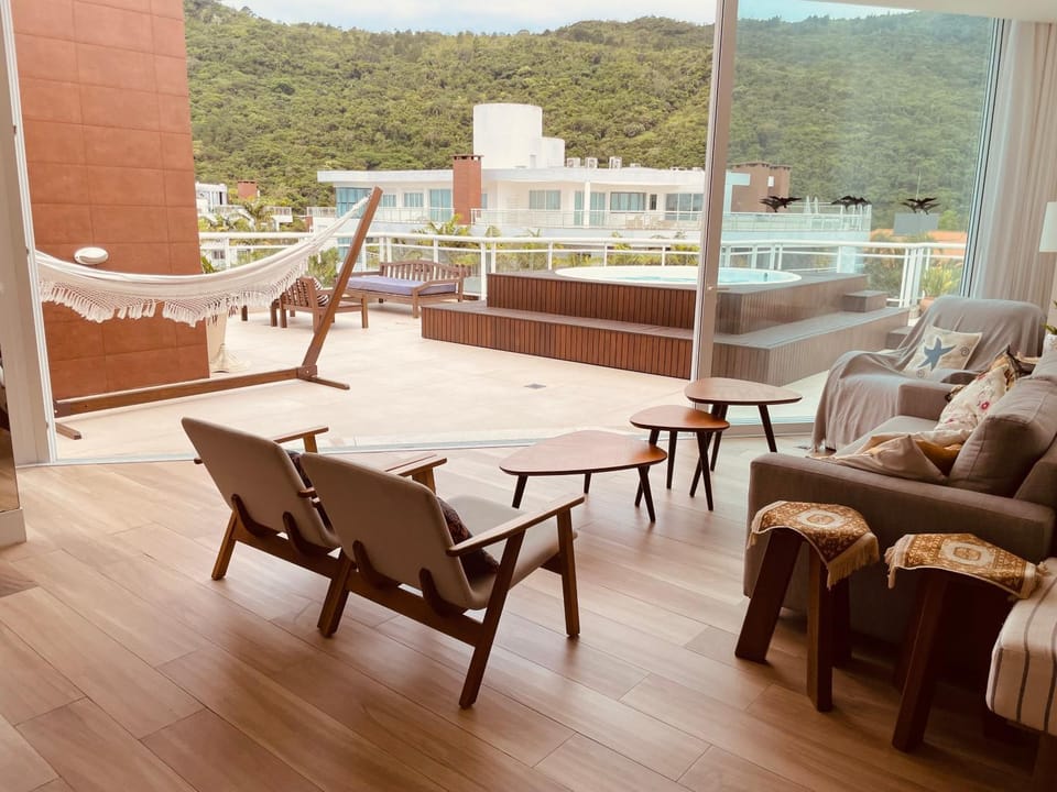 Natural landscape, View (from property/room), Balcony/Terrace, Living room, Seating area, Mountain view