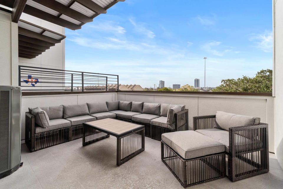 Spacious Houston 3Bed3 Bath Family Townhome House in Houston