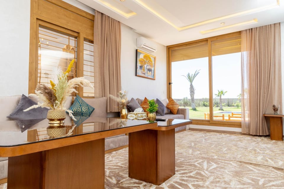View (from property/room), Living room, Pool view