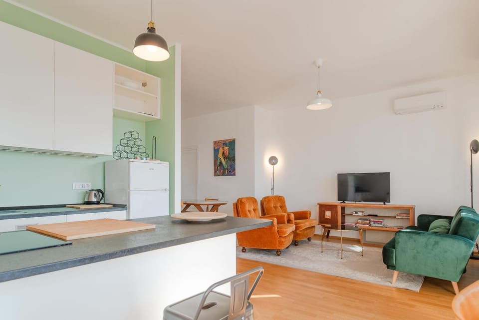 Communal lounge/ TV room, kitchen