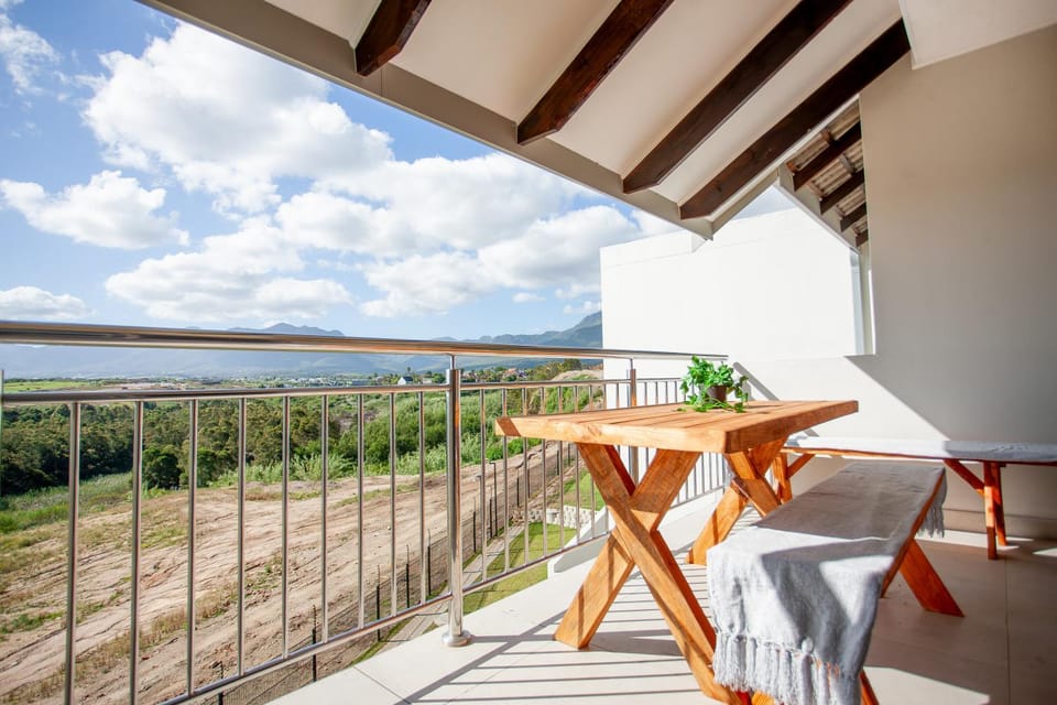 Patio, Day, Natural landscape, View (from property/room), Balcony/Terrace, Mountain view