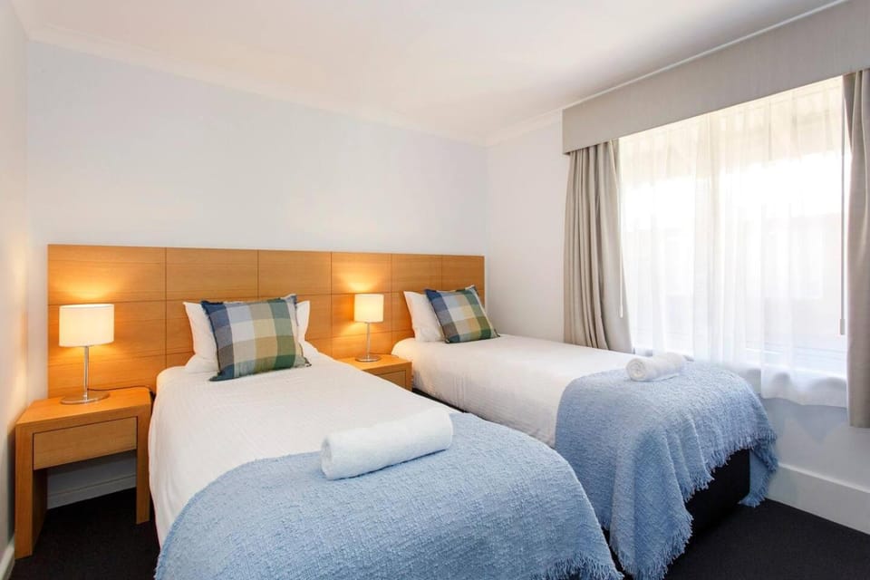Waterfront Escape on Fishermans Wharf w Ocean View Apartment in Perth