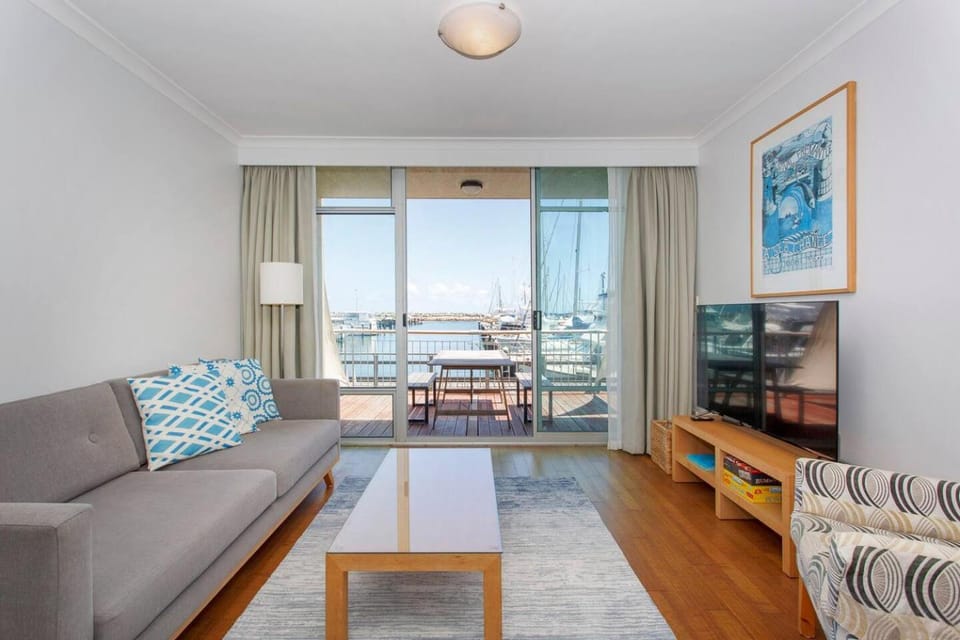 Waterfront Escape on Fishermans Wharf w Ocean View Apartment in Perth