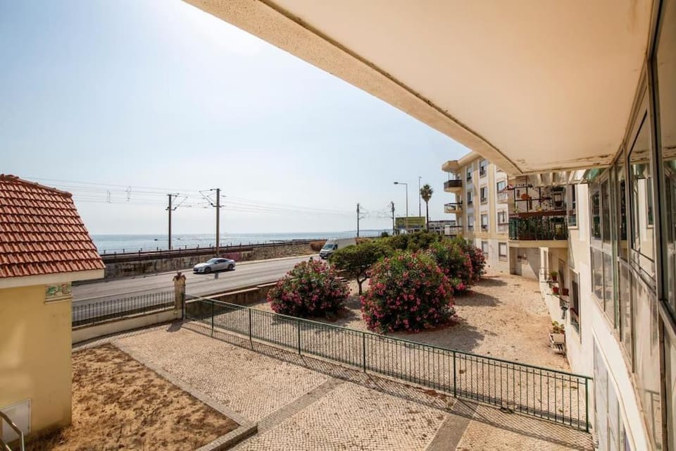 Sea view, Street view