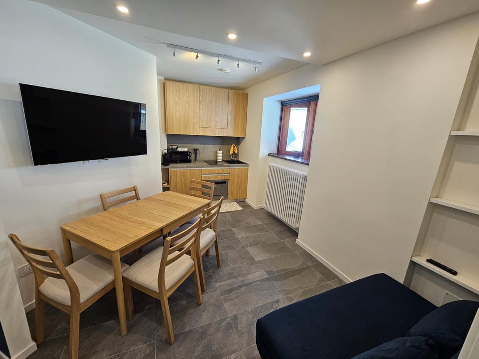 TV and multimedia, Kitchen or kitchenette, Living room, Dining area