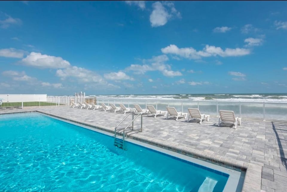 Pool view, Sea view, Swimming pool, sunbed