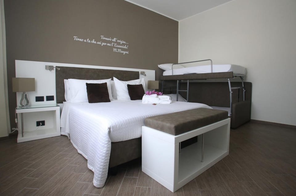 Bed, Photo of the whole room, Bedroom, bunk bed