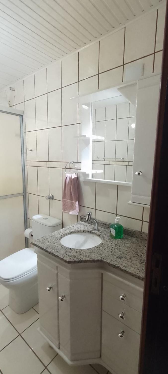 Bathroom, towels