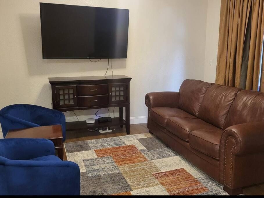Blue Hideaway With Shared Spaces Apartment in Riviera Beach
