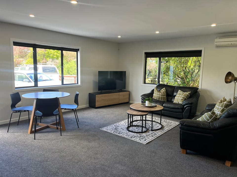 Living room, Seating area, Evening entertainment
