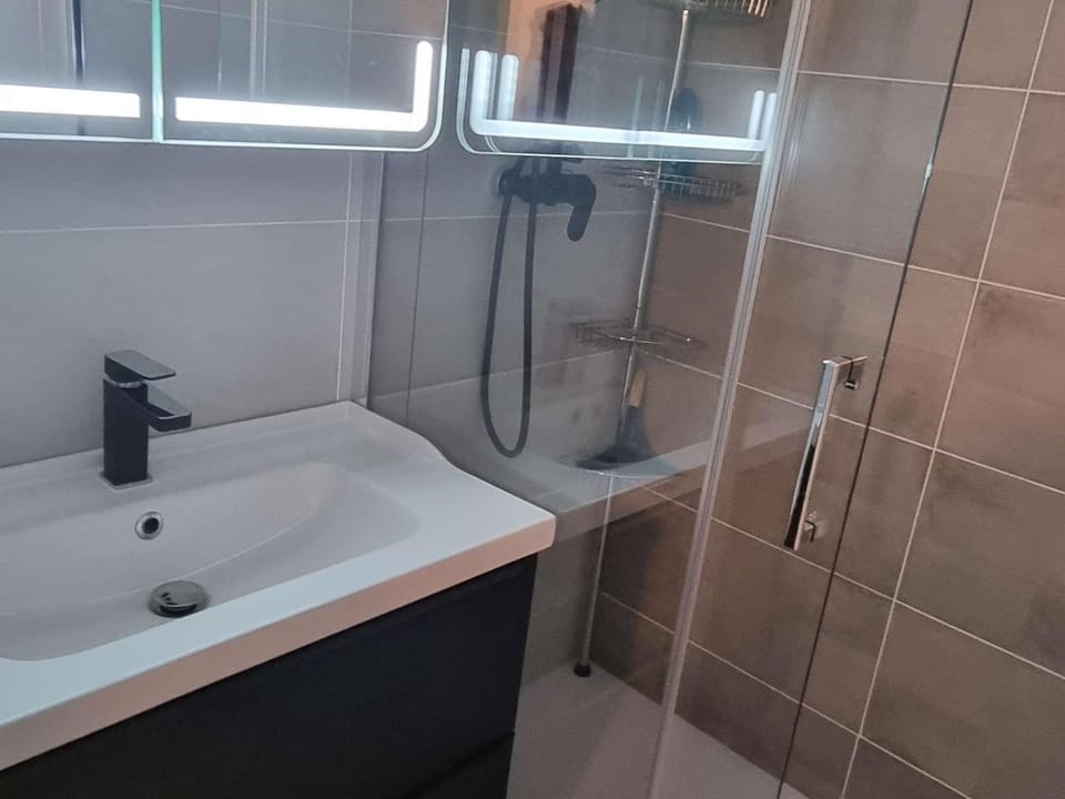T2 climatisé avec piscine et parking à 100m de la mer Apartment in Agde