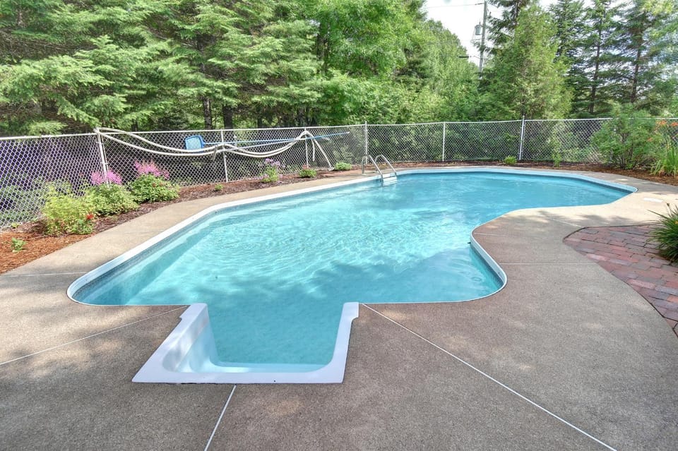 L'Eden - Air climatisé -Golf -Piscine juin à sept - SPA -Billard Chalet in Sainte-Agathe-des-Monts