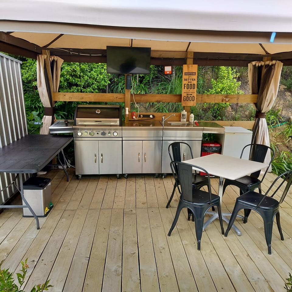 BBQ facilities, Kitchen or kitchenette, Dining area