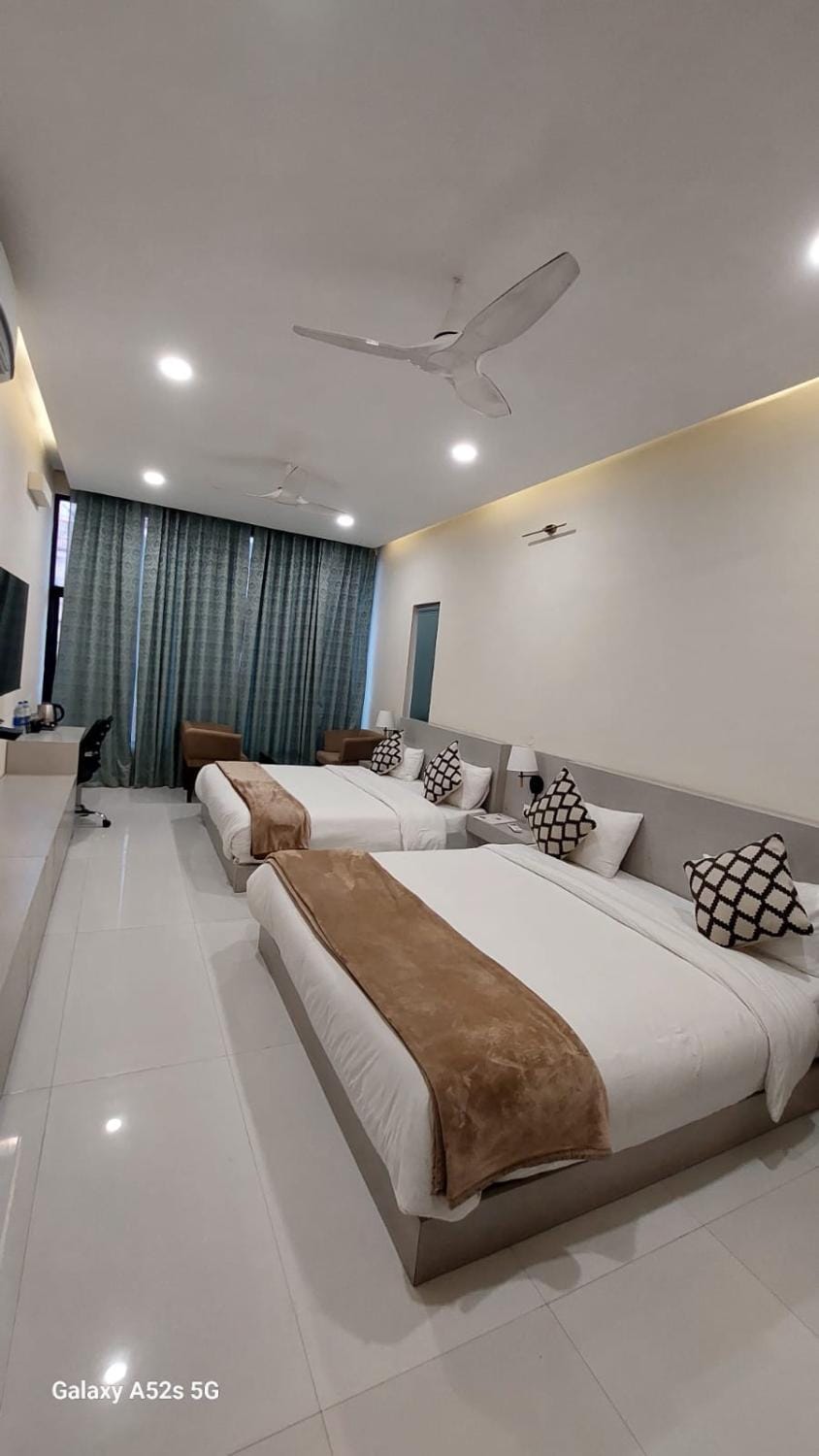 Photo of the whole room, Seating area, Bedroom, air conditioner