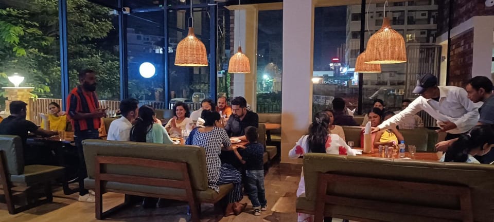 Restaurant/places to eat, Restaurant/places to eat