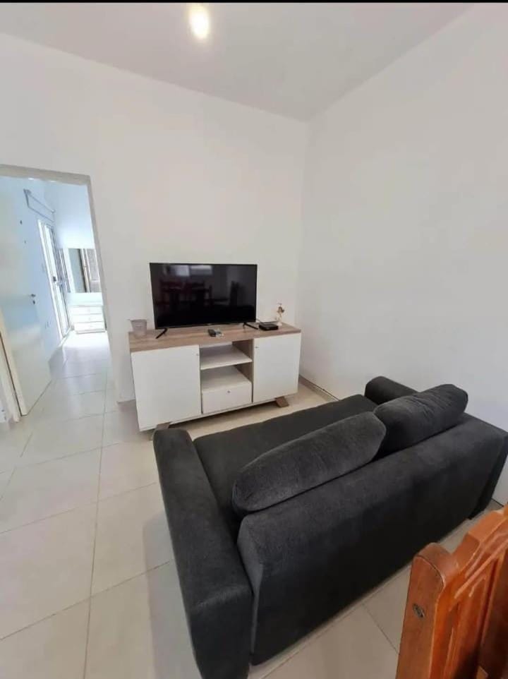 TV and multimedia, Living room, Seating area, Evening entertainment