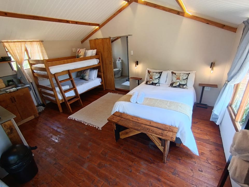 Bed, Photo of the whole room, Bedroom, bunk bed