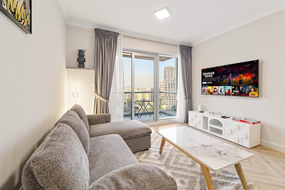 TV and multimedia, Living room, Evening entertainment, internet