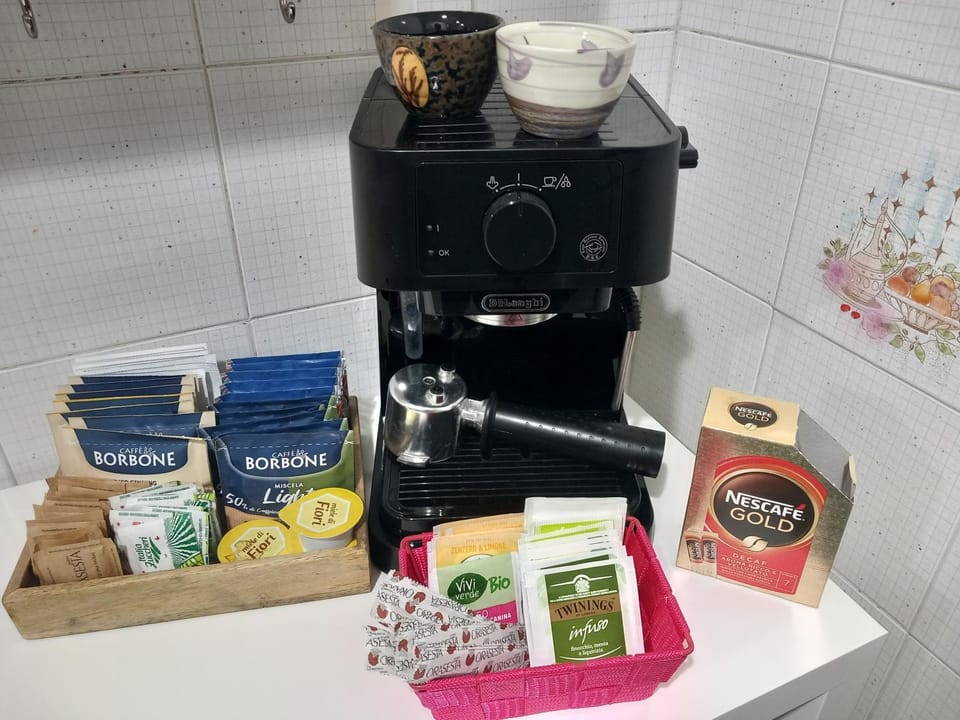 Kitchen or kitchenette, Breakfast, kitchen