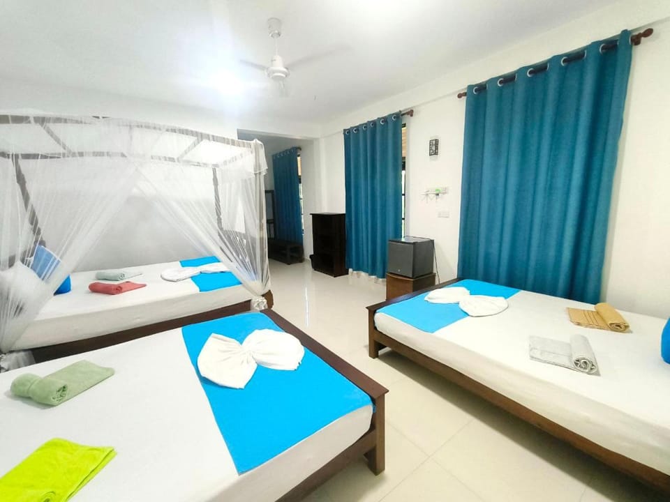 Bed, Photo of the whole room, towels