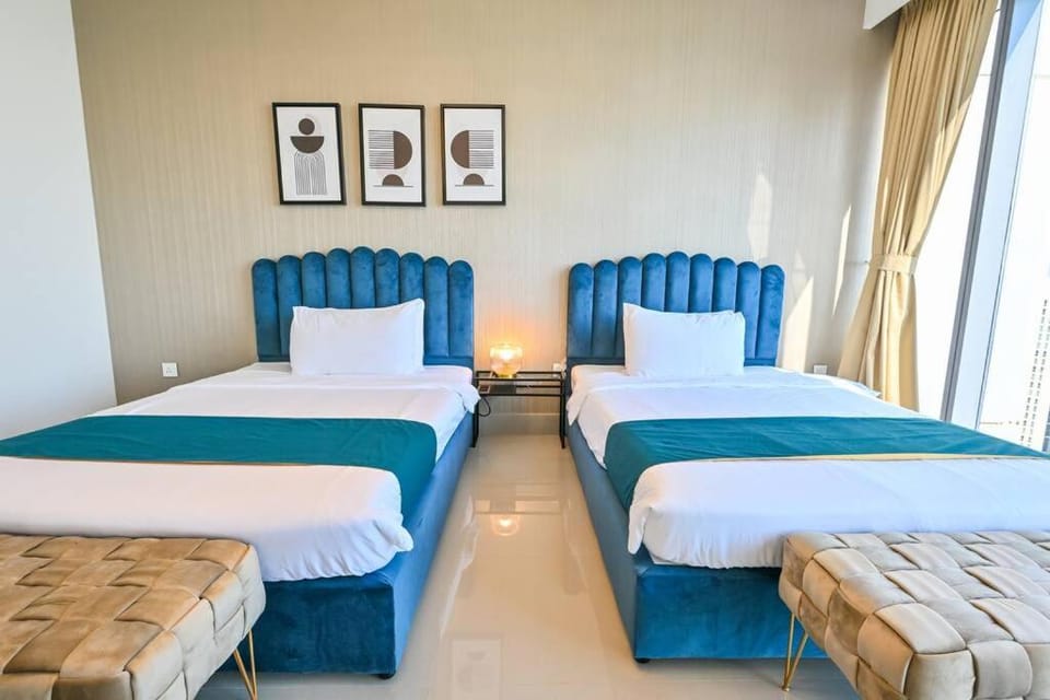 Full Burj and Fountain View, Luxury 2BR, Sleeps 8, Walk to Dubai Mall Apartment in Dubai