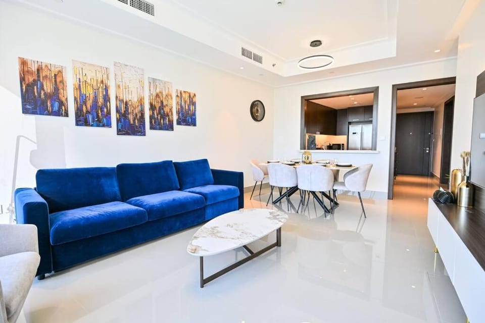 Full Burj and Fountain View, Luxury 2BR, Sleeps 8, Walk to Dubai Mall Apartment in Dubai