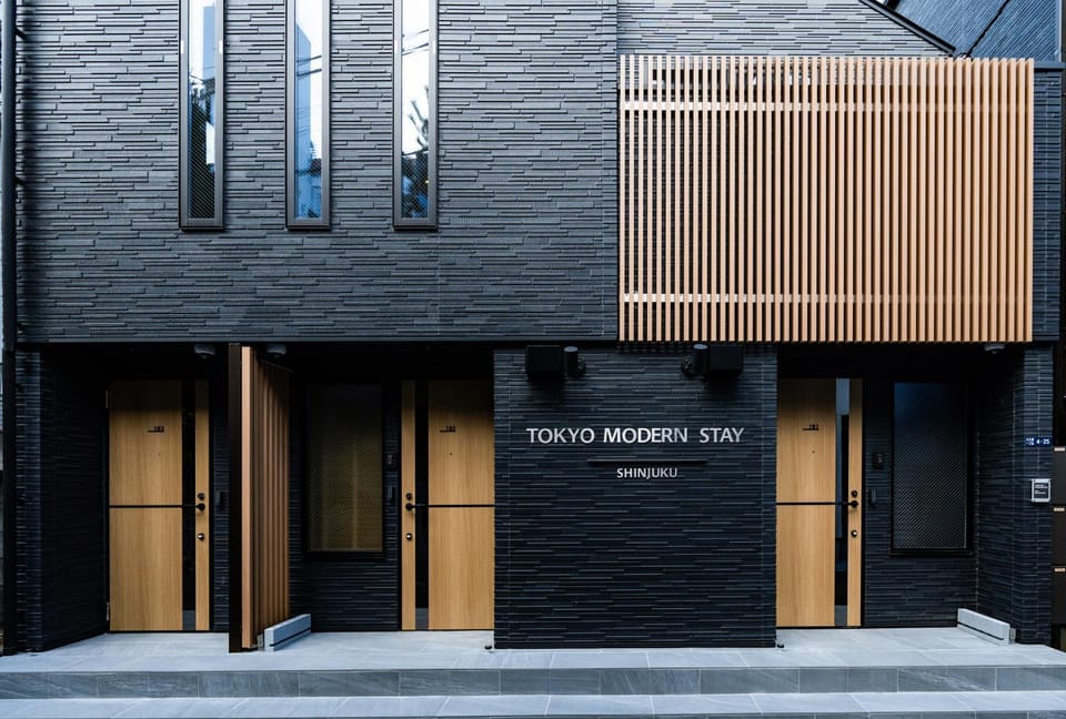 Property building, Facade/entrance, Day