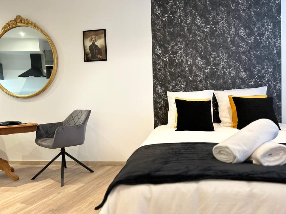 Bed, Photo of the whole room, Bedroom