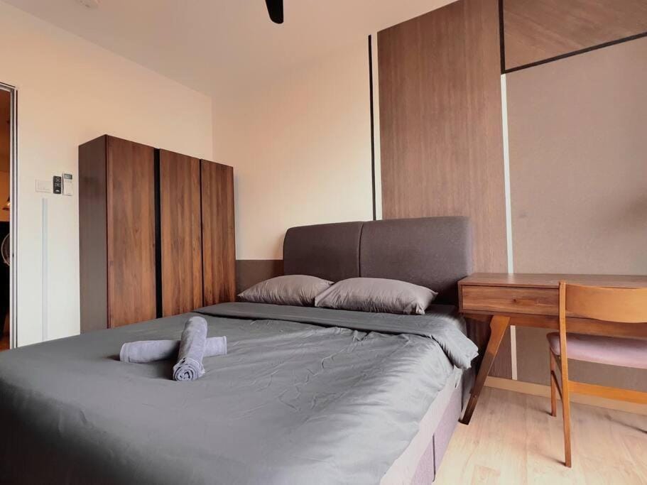 Bed, Photo of the whole room, Bedroom, towels, wardrobe