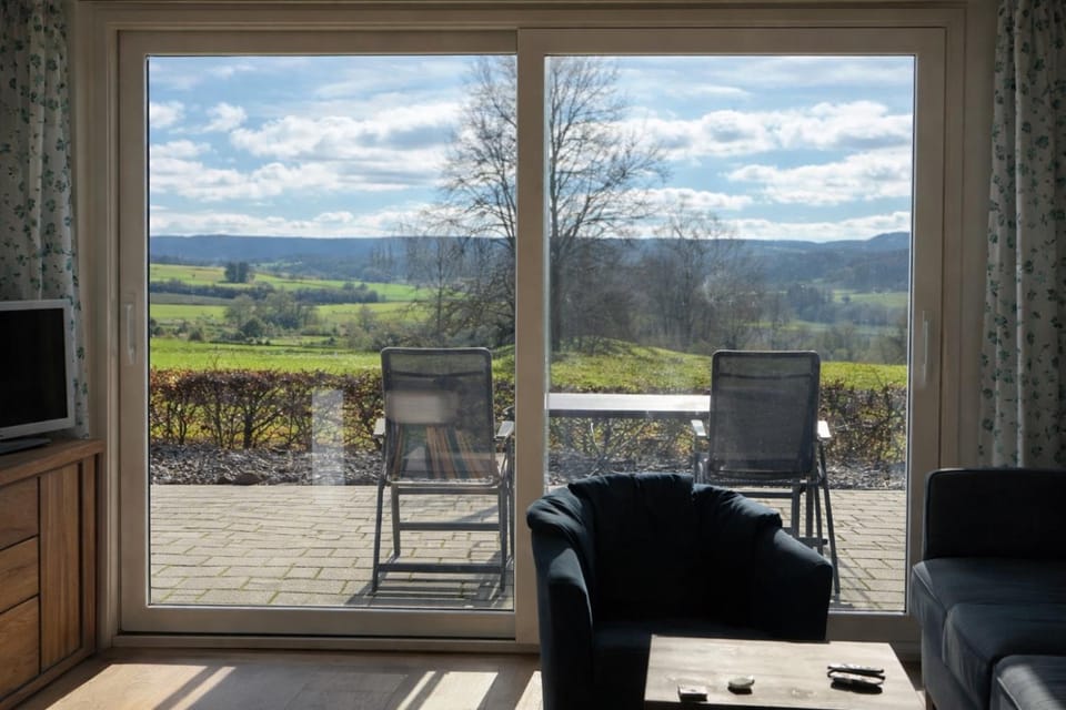 Schwedenhaus Fridhem mit Panoramablick auf dem Hügel House in Monschau