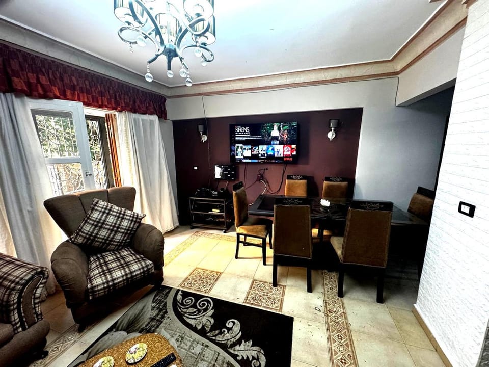 Communal lounge/ TV room, TV and multimedia, Living room, Seating area, Dining area, Evening entertainment