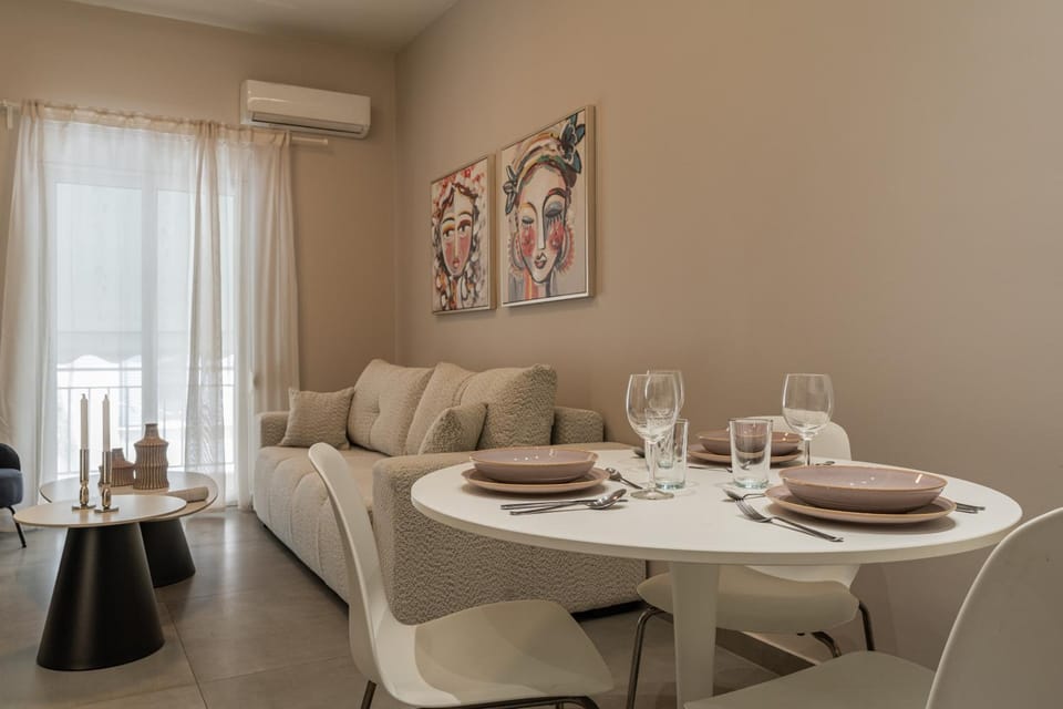 Living room, Seating area, air conditioner